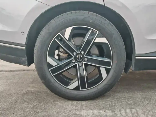 Volvo XC70 Plug-in Hybrid — Фото автомобиля 6