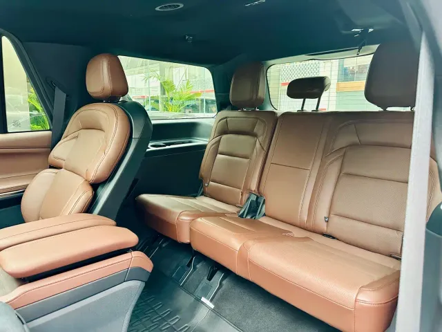 Lincoln Navigator — Фото автомобиля 8