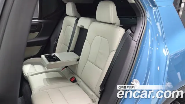 Вольво XC40 B4 Ultimate Bright — Фото автомобиля 8