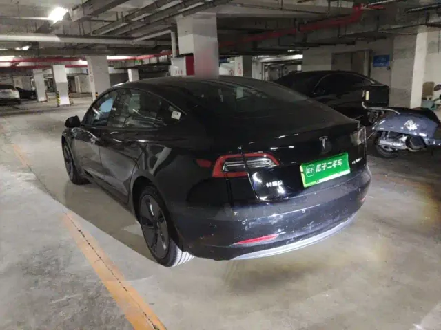 Tesla Model 3 — Фото автомобиля 4