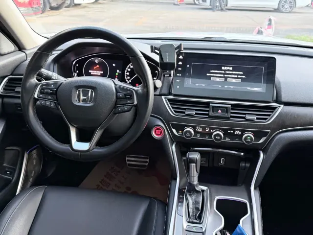Honda Accord — Фото автомобиля 5