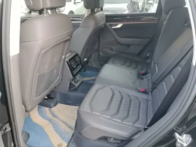 Volkswagen Touareg — Фото автомобиля 16