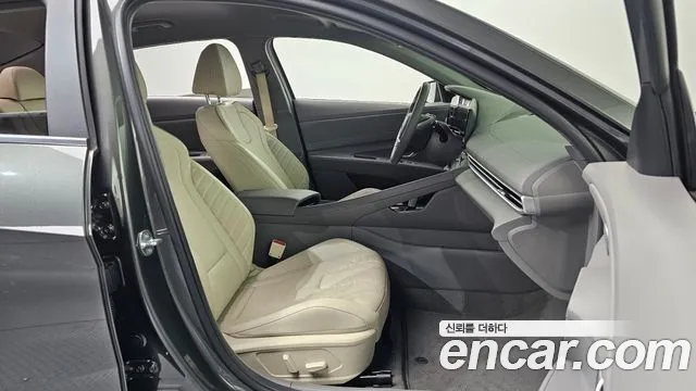 Hyundai Avante CN7 — Фото автомобиля 16