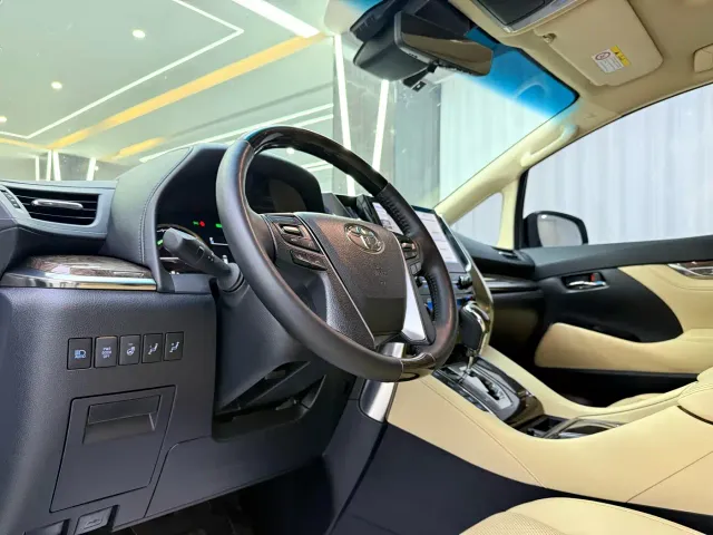 Toyota Alphard — Фото автомобиля 5