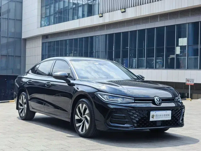 Volkswagen Passat — Фото автомобиля 4