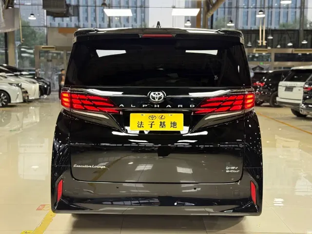 Toyota Alphard — Фото автомобиля 27