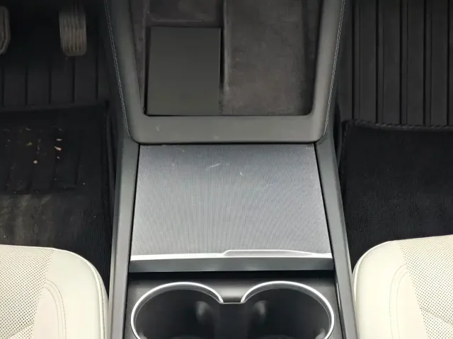 Tesla Model 3 — Фото автомобиля 13