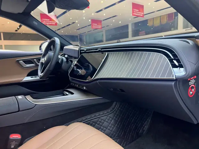 Mercedes-Benz E-Class — Фото автомобиля 10