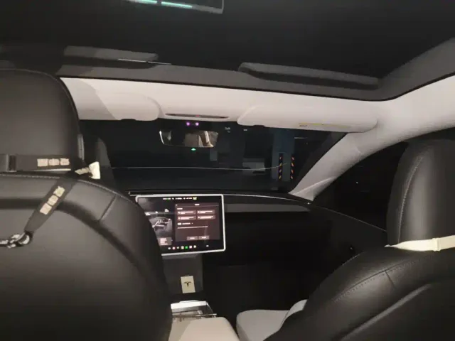 Tesla Model 3 — Фото автомобиля 14