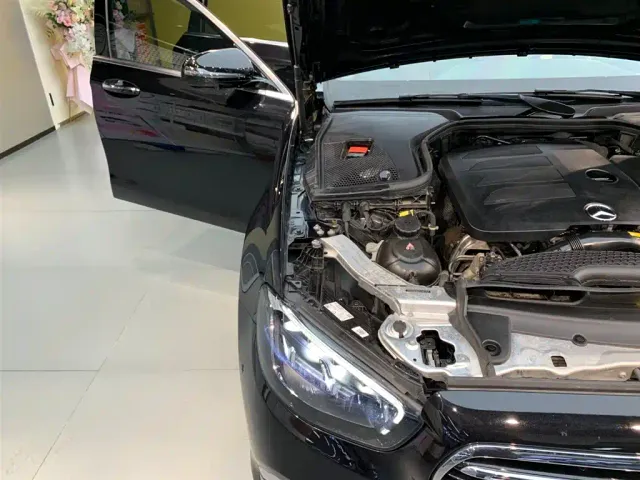 Mercedes-Benz E-Class — Фото автомобиля 19