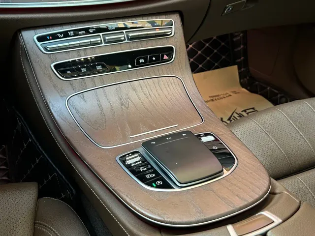 Mercedes-Benz E-Class — Фото автомобиля 13