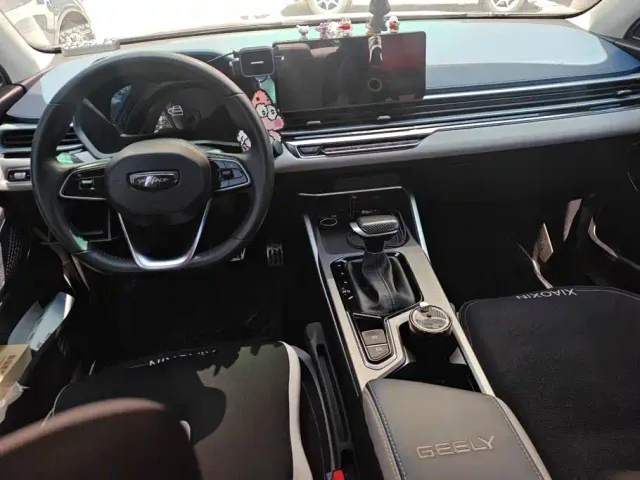 Geely Emgrand — Фото автомобиля 12