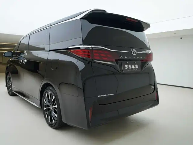 Toyota Alphard — Фото автомобиля 5