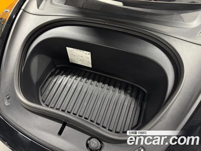 Tesla Model 3 — Фото автомобиля 6