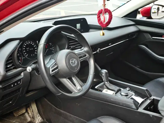 Mazda Axela — Фото автомобиля 7