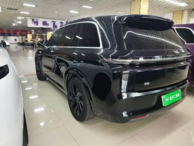 Li Auto L8 — Фото автомобиля 4