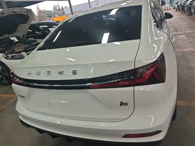 Roewe i5 — Фото автомобиля 5