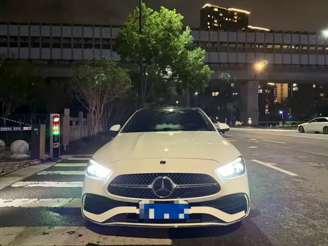 Фотография автомобиля — Mercedes-Benz C-Class