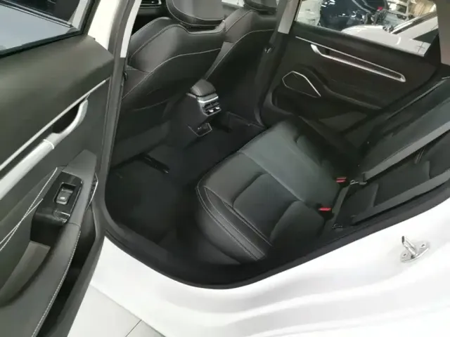 Geely Emgrand — Фото автомобиля 12