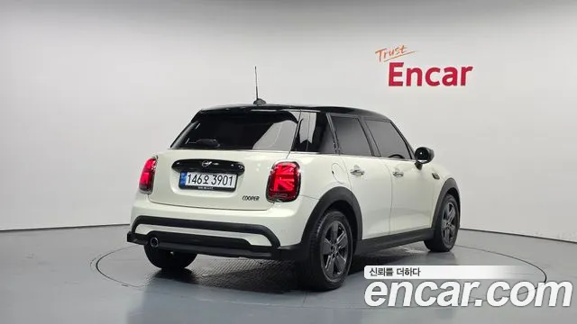 Mini Cooper Cooper 5 дверей Classic Launch Pack — Фото автомобиля 2