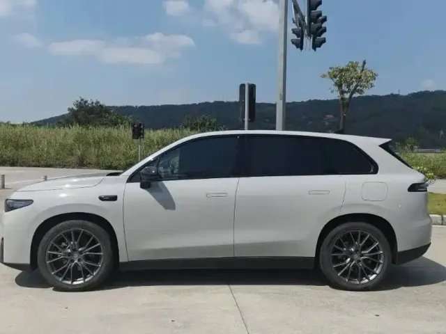 Leapmotor C10 — Фото автомобиля 7