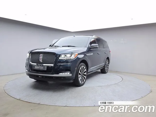 Фотография автомобиля — Lincoln Navigator 4th Gen