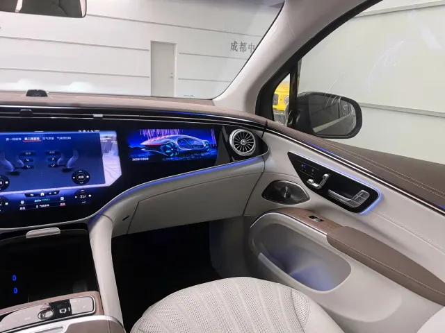 Mercedes-Benz EQS SUV — Фото автомобиля 12