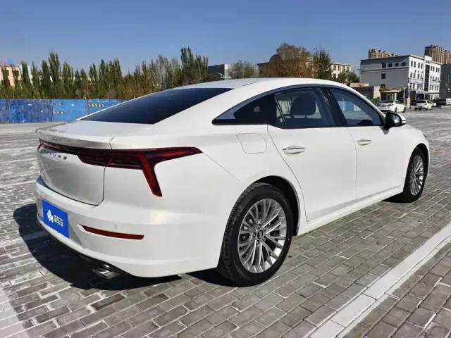 Bestune B70 — Фото автомобиля 3