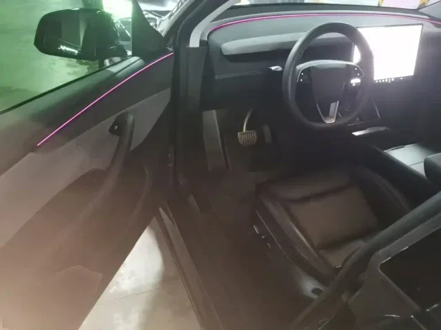 Tesla Model Y — Фото автомобиля 15