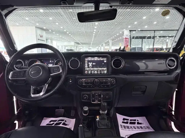 Jeep Wrangler — Фото автомобиля 7