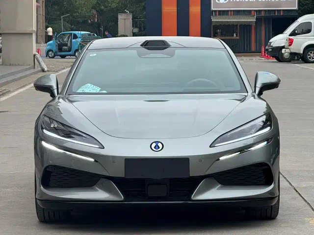 Denza Z9GT — Фото автомобиля 2