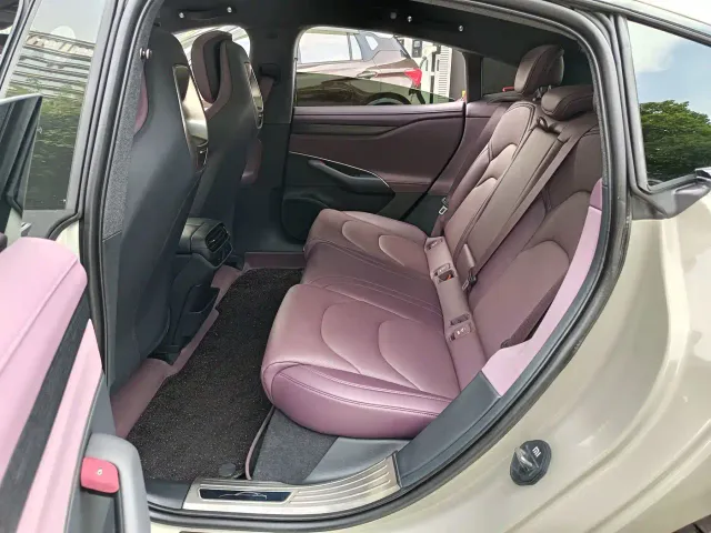 Xiaomi SU7 — Фото автомобиля 6