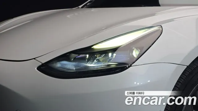 Tesla Model 3 — Фото автомобиля 21