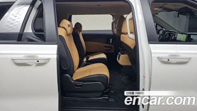 Kia Carnival Generation 4 — Фото автомобиля 11