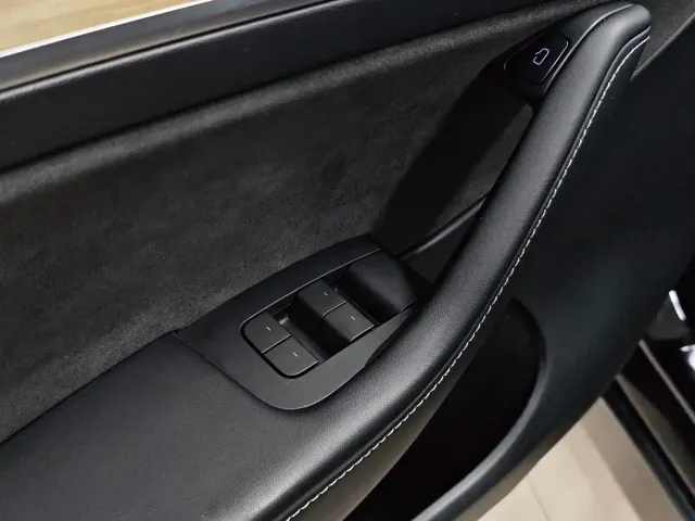 Tesla Model Y — Фото автомобиля 14