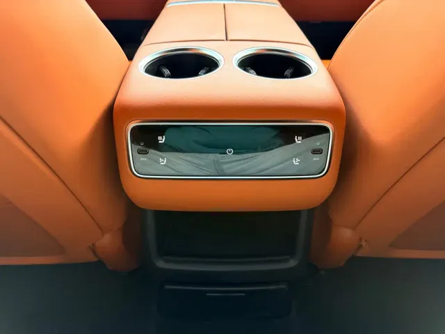 Li Auto L8 — Фото автомобиля 18