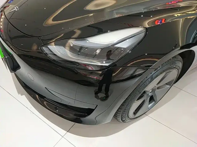 Tesla Model 3 — Фото автомобиля 23