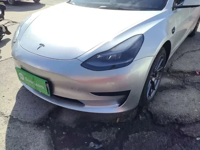Tesla Model 3 — Фото автомобиля 23