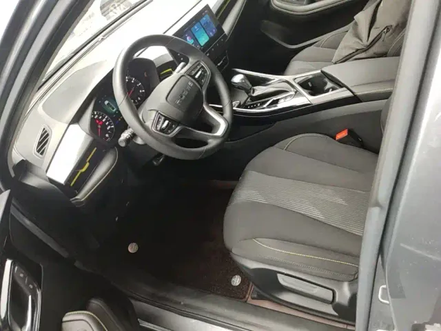 Roewe i5 — Фото автомобиля 14