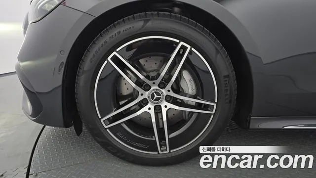 Mercedes-Benz E-Class — Фото автомобиля 5
