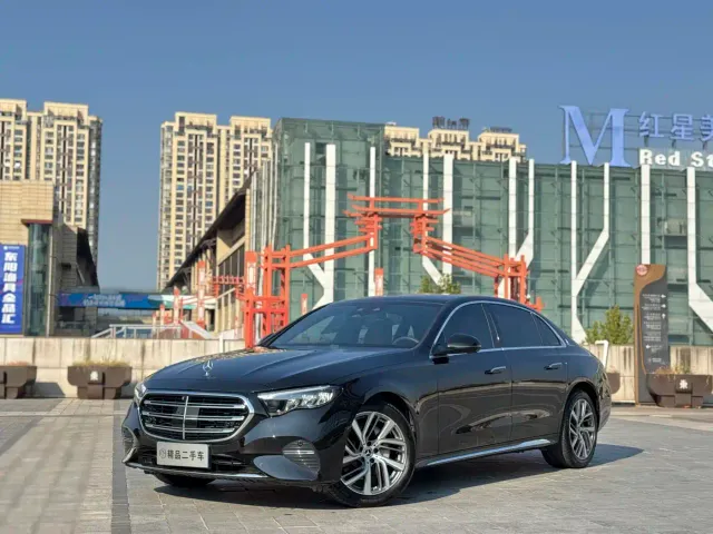 Фотография автомобиля — Mercedes-Benz E-Class