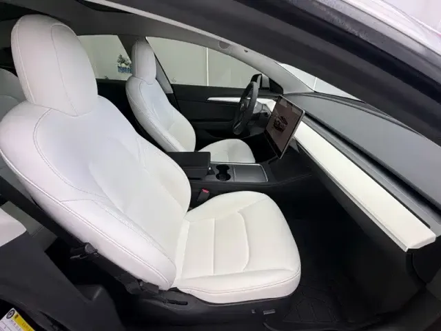 Tesla Model 3 — Фото автомобиля 8