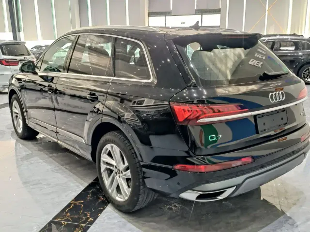 Audi Q7 — Фото автомобиля 13