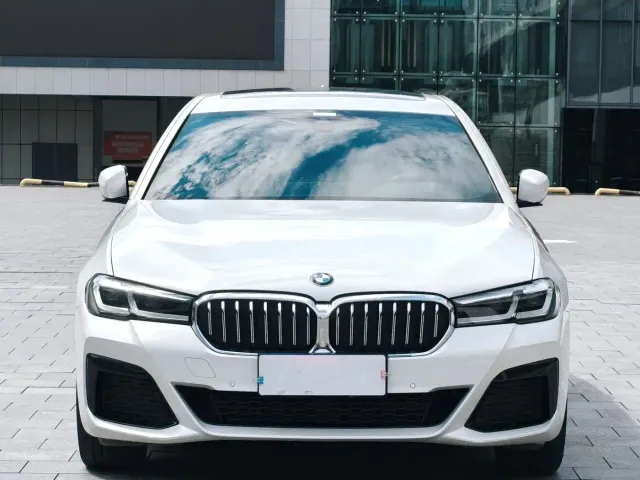 BMW 5 Series — Фото автомобиля 2