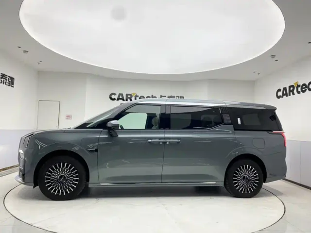 ZEEKR Zeekr 009 2024 6-seat Executive AWD 108kWh — Фото автомобиля 8