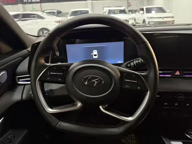 Hyundai Elantra — Фото автомобиля 9