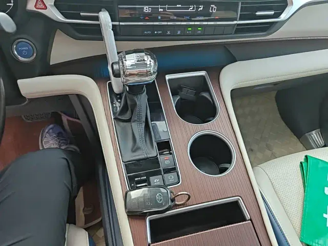 Toyota Sienna — Фото автомобиля 13