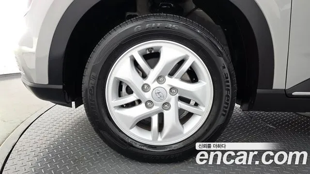 Hyundai Venue — Фото автомобиля 5
