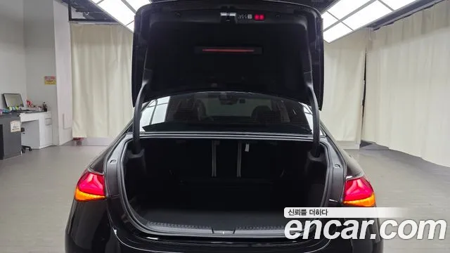 Mercedes-Benz E-Class — Фото автомобиля 16