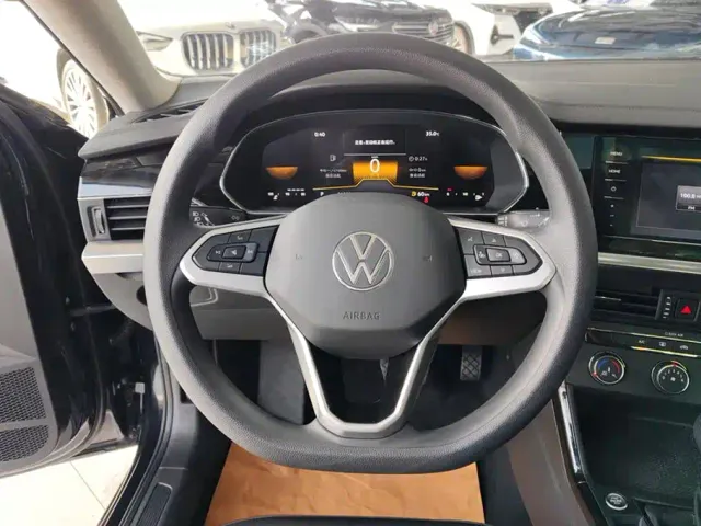 Volkswagen Passat — Фото автомобиля 15